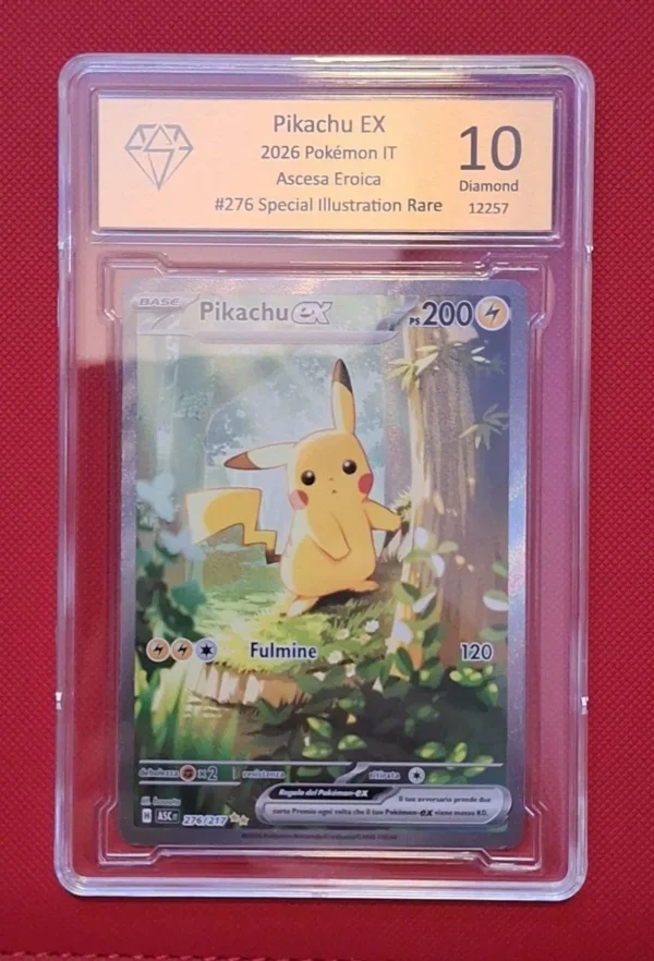 Pikachu ex 276/217 Ascesa Eroica gradata Swiss Premium Grading 10 Diamond, fronte dello sl Pikachu ex 276/217 Ascesa Eroica gradata Swiss Premium Grading 10 Diamond, fronte dello slab
